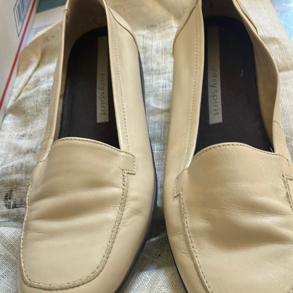 FINAL MARKDOWN Easy spirit slip ons 8 1/2
